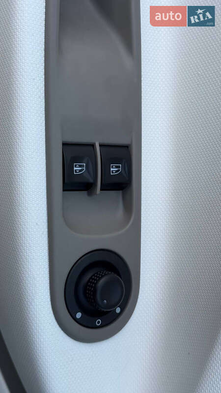 Хэтчбек Renault Zoe 2019 в Николаеве фото 36 Хэтчбек Renault Zoe 2019 в Николаеве