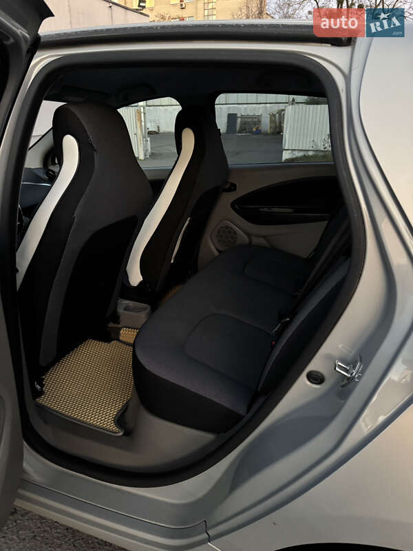 Хэтчбек Renault Zoe 2016 в Львове