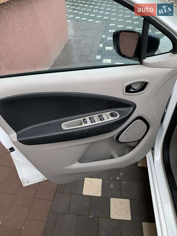 Хетчбек Renault Zoe 2015 в Золочеві фото 19 Хетчбек Renault Zoe 2015 в Золочеві