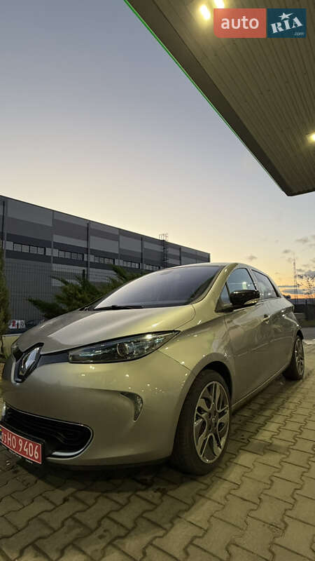 Хэтчбек Renault Zoe 2015 в Киеве фото Хэтчбек Renault Zoe 2015 в Киеве