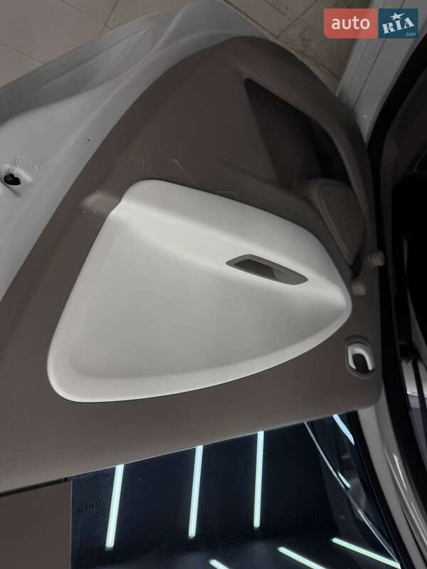 Хэтчбек Renault Zoe 2015 в Коломые фото 23 Хэтчбек Renault Zoe 2015 в Коломые