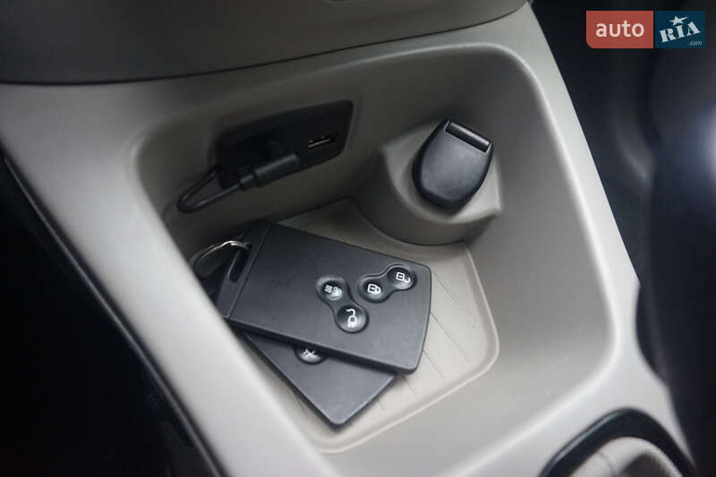 Хэтчбек Renault Zoe 2015 в Самборе