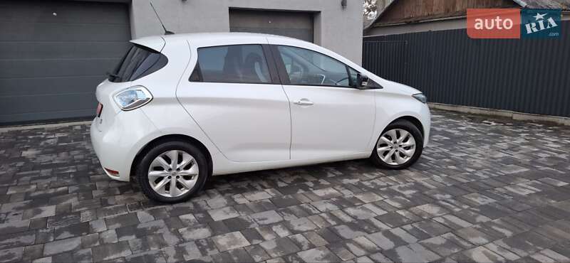 Хэтчбек Renault Zoe 2015 в Остроге