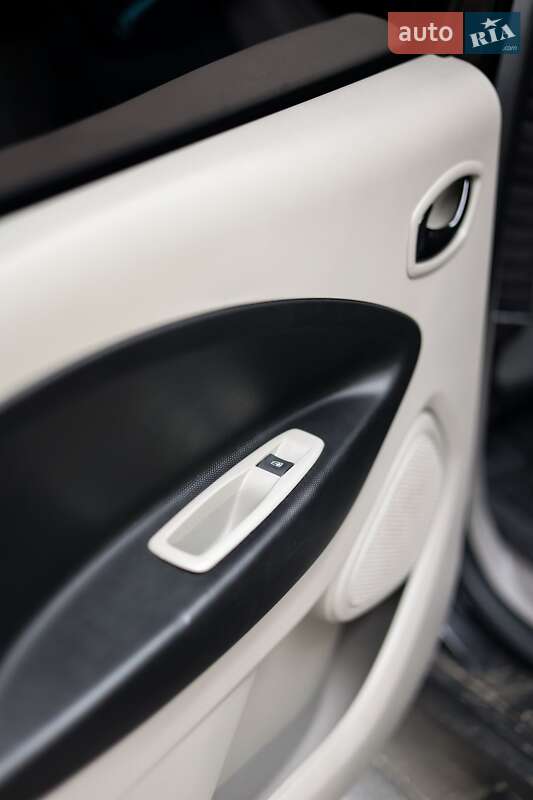 Хэтчбек Renault Zoe 2013 в Ровно