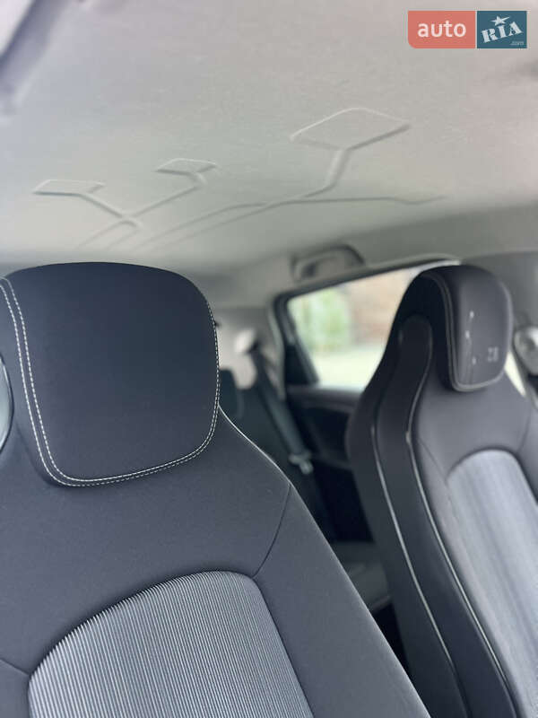 Хетчбек Renault Zoe 2017 в Золочеві