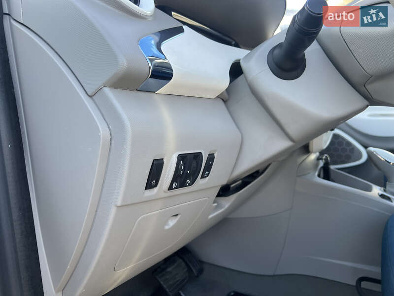 Хэтчбек Renault Zoe 2014 в Киеве фото 42 Хэтчбек Renault Zoe 2014 в Киеве