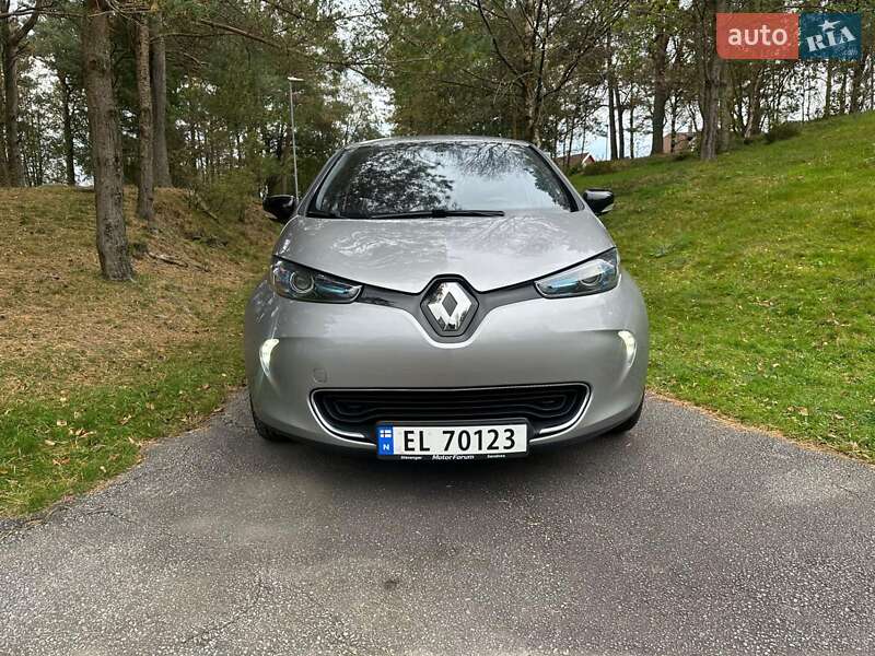 Хэтчбек Renault Zoe 2015 в Киеве фото 6 Хэтчбек Renault Zoe 2015 в Киеве