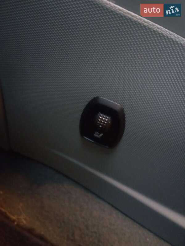 Хэтчбек Renault Zoe 2015 в Кременце фото 29 Хэтчбек Renault Zoe 2015 в Кременце