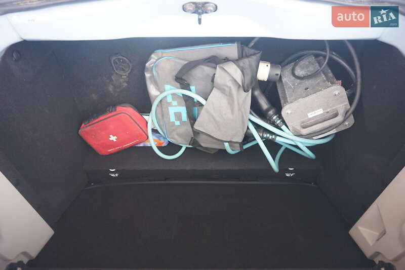 Хэтчбек Renault Zoe 2015 в Самборе фото 51 Хэтчбек Renault Zoe 2015 в Самборе