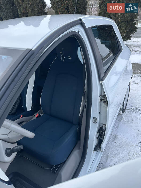 Хэтчбек Renault Zoe 2013 в Дубно