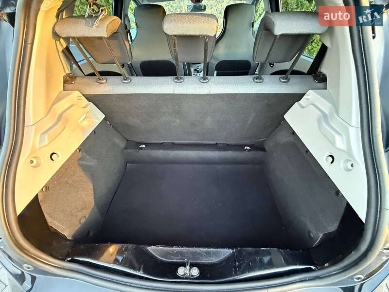 Хэтчбек Renault Zoe 2014 в Стрые фото 40 Хэтчбек Renault Zoe 2014 в Стрые