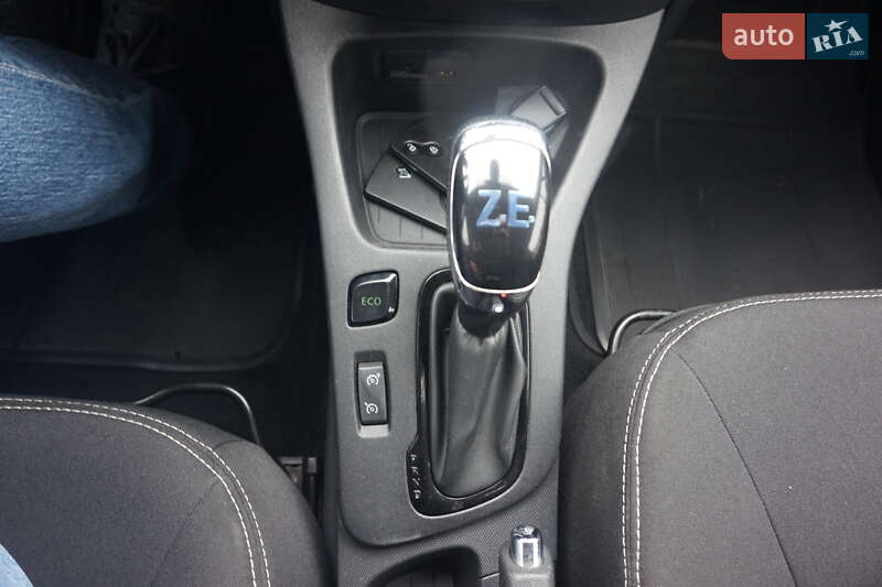 Хэтчбек Renault Zoe 2018 в Самборе