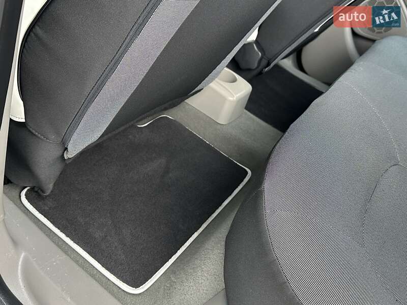 Хэтчбек Renault Zoe 2014 в Ровно фото 85 Хэтчбек Renault Zoe 2014 в Ровно