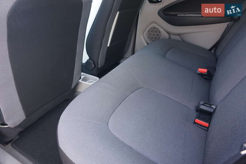 Хэтчбек Renault Zoe 2015 в Самборе фото 45 Хэтчбек Renault Zoe 2015 в Самборе