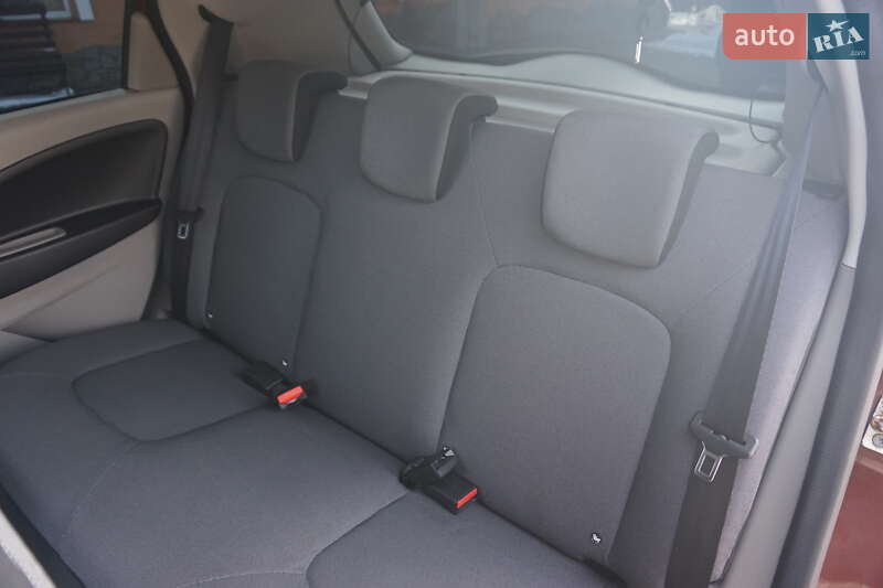 Хэтчбек Renault Zoe 2015 в Самборе фото 46 Хэтчбек Renault Zoe 2015 в Самборе