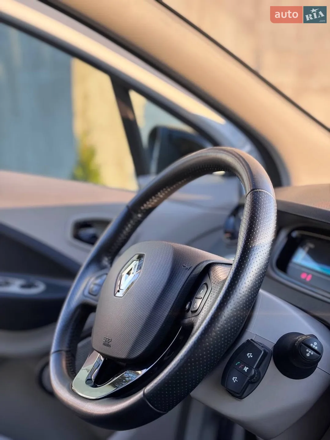 2015 Renault ZOE - мініатюра 13