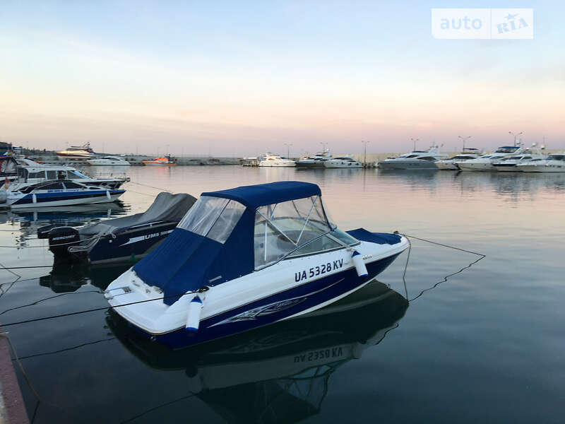 Моторная яхта Rinker Captiva 2006 в Одессе фото Моторная яхта Rinker Captiva 2006 в Одессе