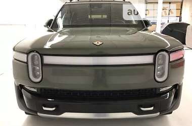 Седан Rivian R1S 2024 в 