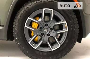 Седан Rivian R1S 2024 в 