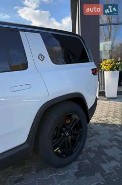 Внедорожник / Кроссовер Rivian R1S 2023 в Киеве