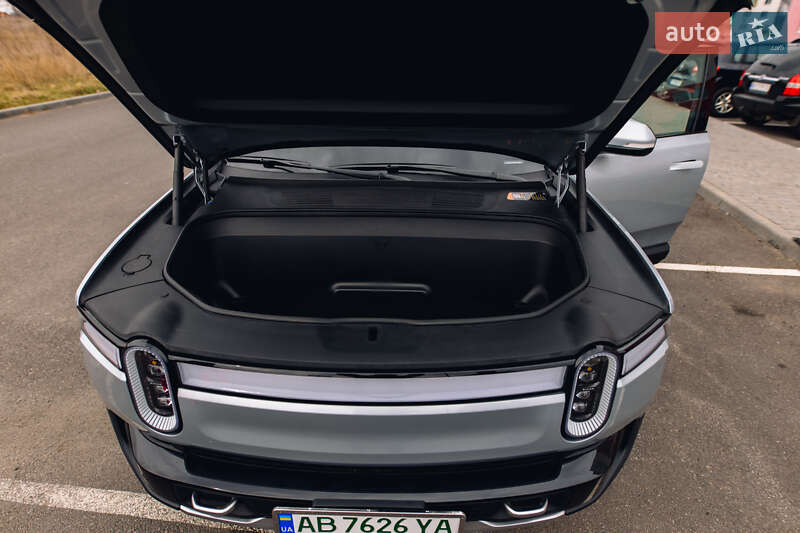 Внедорожник / Кроссовер Rivian R1S 2024 в Киеве