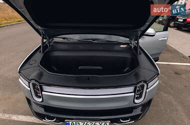 Внедорожник / Кроссовер Rivian R1S 2024 в 