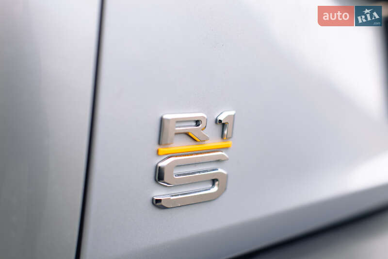 Внедорожник / Кроссовер Rivian R1S 2024 в Киеве