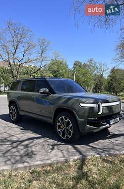 Внедорожник / Кроссовер Rivian R1S 2023 в 