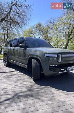 Внедорожник / Кроссовер Rivian R1S 2023 в 
