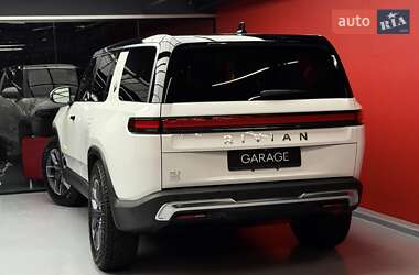 Внедорожник / Кроссовер Rivian R1S 2023 в 