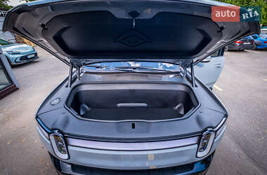 Позашляховик / Кросовер Rivian R1S 2023 в 