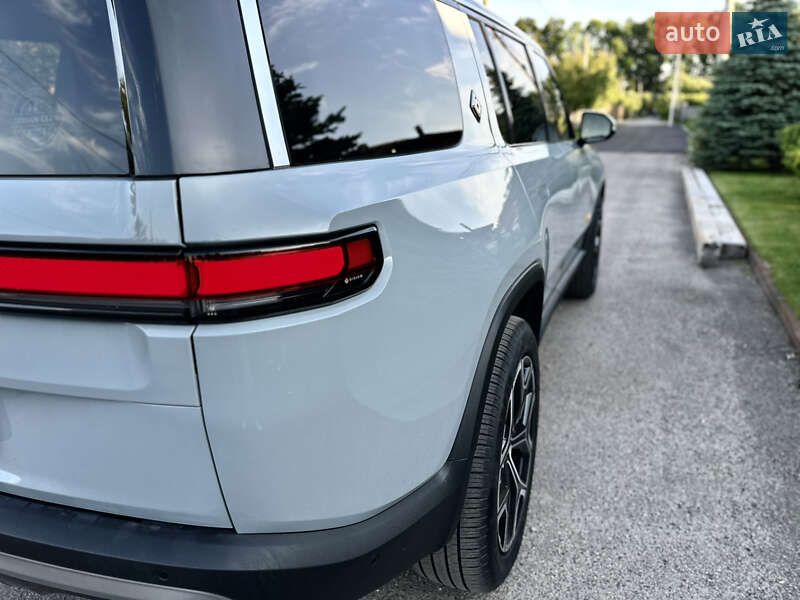 Позашляховик / Кросовер Rivian R1S 2023 в Києві