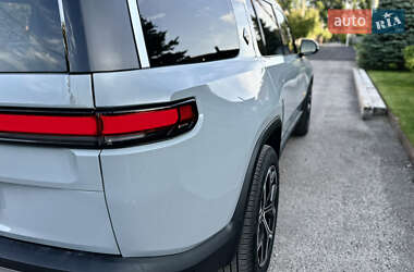 Позашляховик / Кросовер Rivian R1S 2023 в 