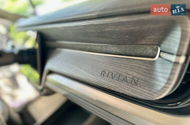 Позашляховик / Кросовер Rivian R1S 2023 в 