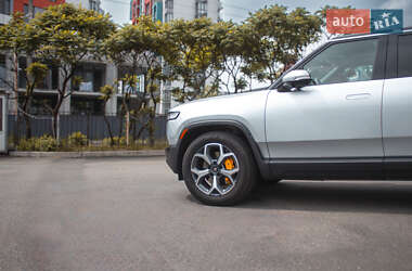 Внедорожник / Кроссовер Rivian R1S 2023 в 