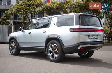 Внедорожник / Кроссовер Rivian R1S 2023 в 