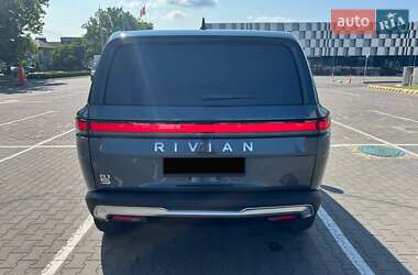 Универсал Rivian R1S 2023 в 