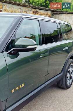 Внедорожник / Кроссовер Rivian R1S 2023 в 