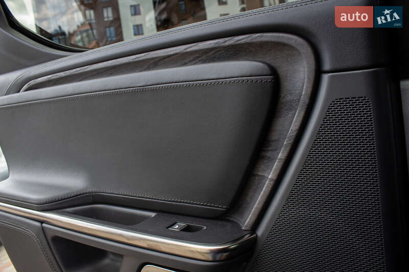 Пікап Rivian R1S 2022 в Львові