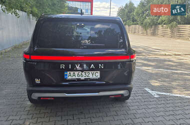 Внедорожник / Кроссовер Rivian R1S 2023 в 