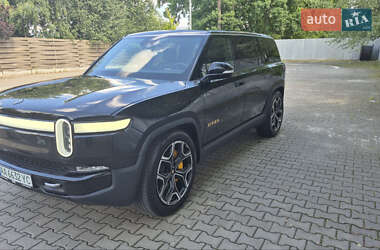 Внедорожник / Кроссовер Rivian R1S 2023 в 