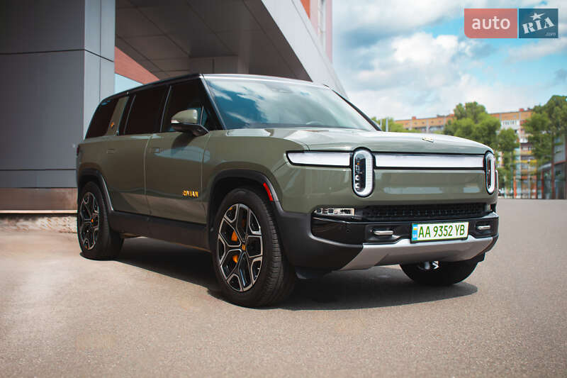 Внедорожник / Кроссовер Rivian R1S 2023 в 