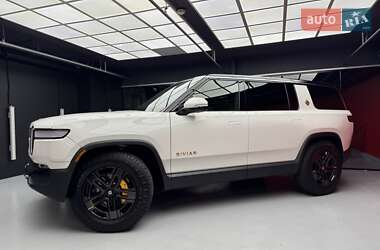 Внедорожник / Кроссовер Rivian R1S 2022 в 
