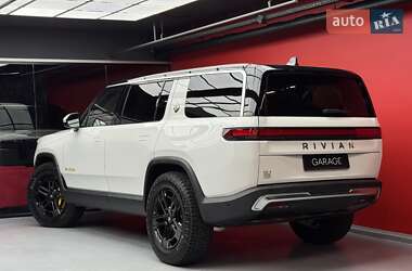 Внедорожник / Кроссовер Rivian R1S 2022 в 