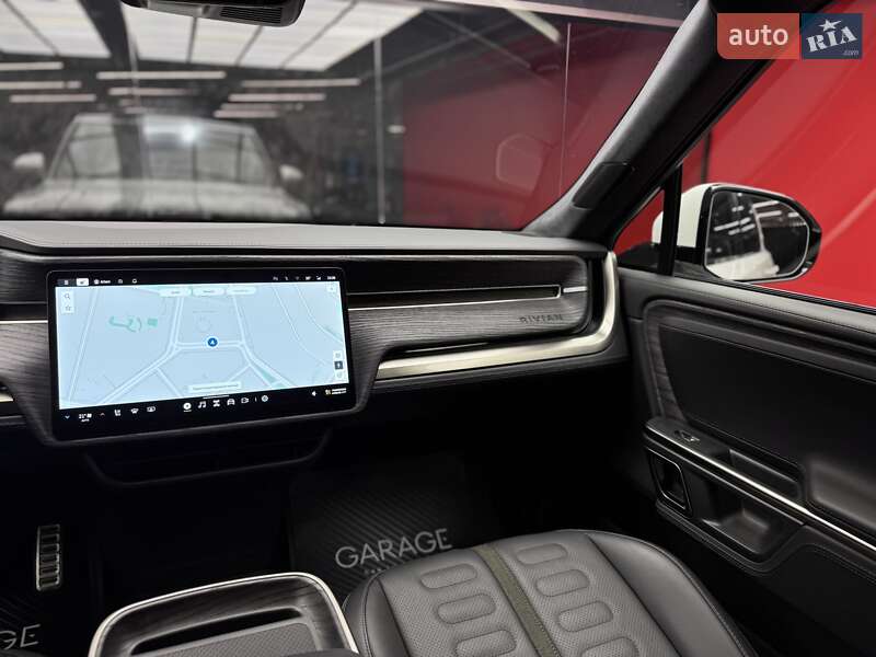 Внедорожник / Кроссовер Rivian R1S 2022 в Киеве