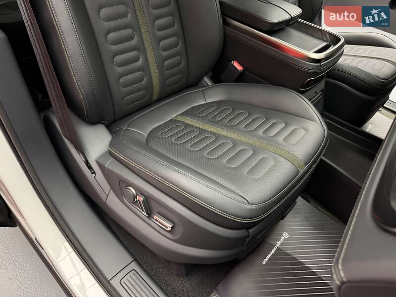 Внедорожник / Кроссовер Rivian R1S 2022 в Киеве