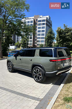 Внедорожник / Кроссовер Rivian R1S 2022 в 