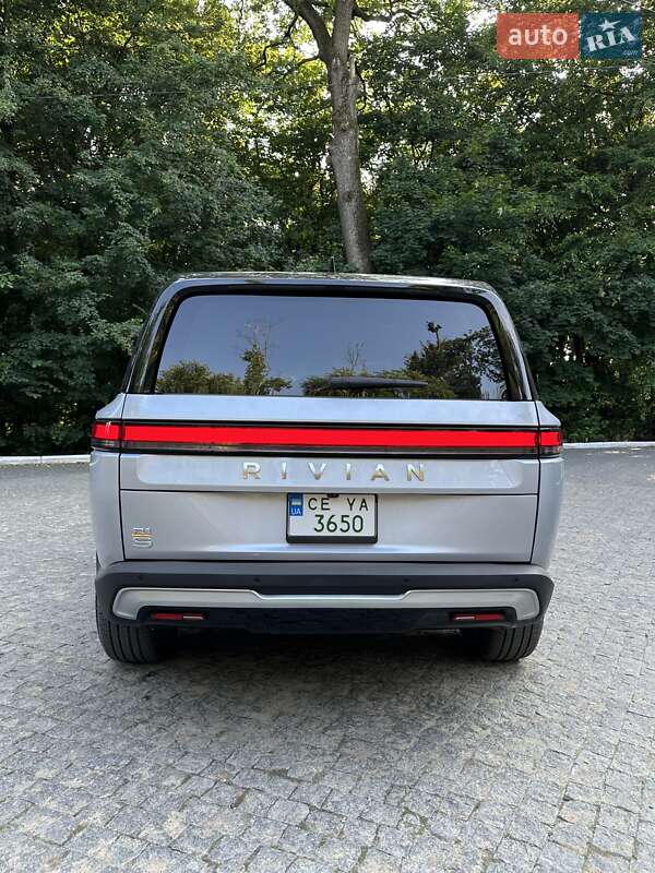 Позашляховик / Кросовер Rivian R1S 2024 в Чернівцях
