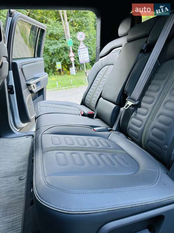 Позашляховик / Кросовер Rivian R1S 2024 в Чернівцях