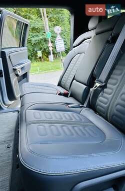 Позашляховик / Кросовер Rivian R1S 2024 в 